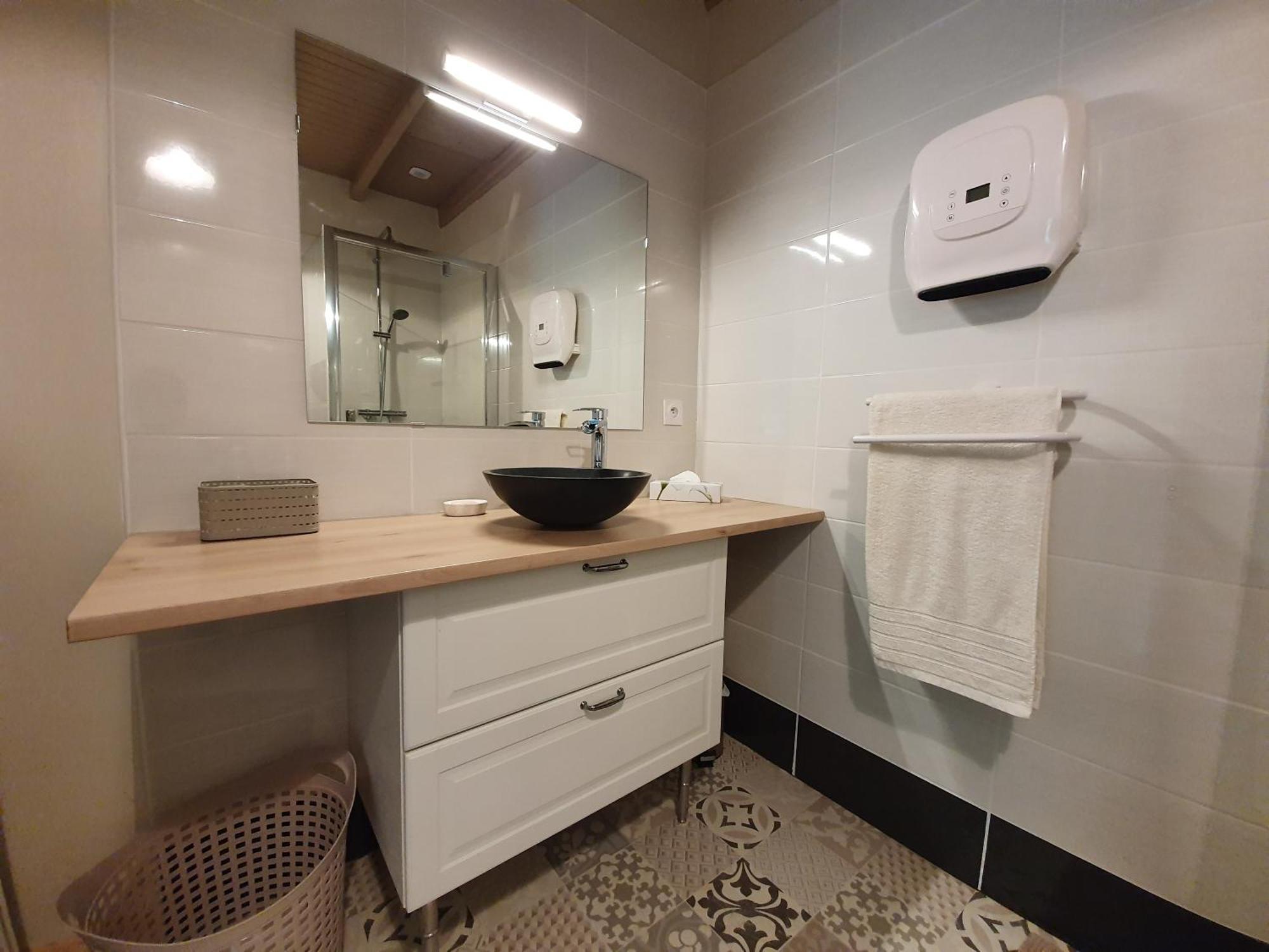 Gite Confortable Avec Spa Prive Et Confort Moderne Pont-de-Larn Exterior foto